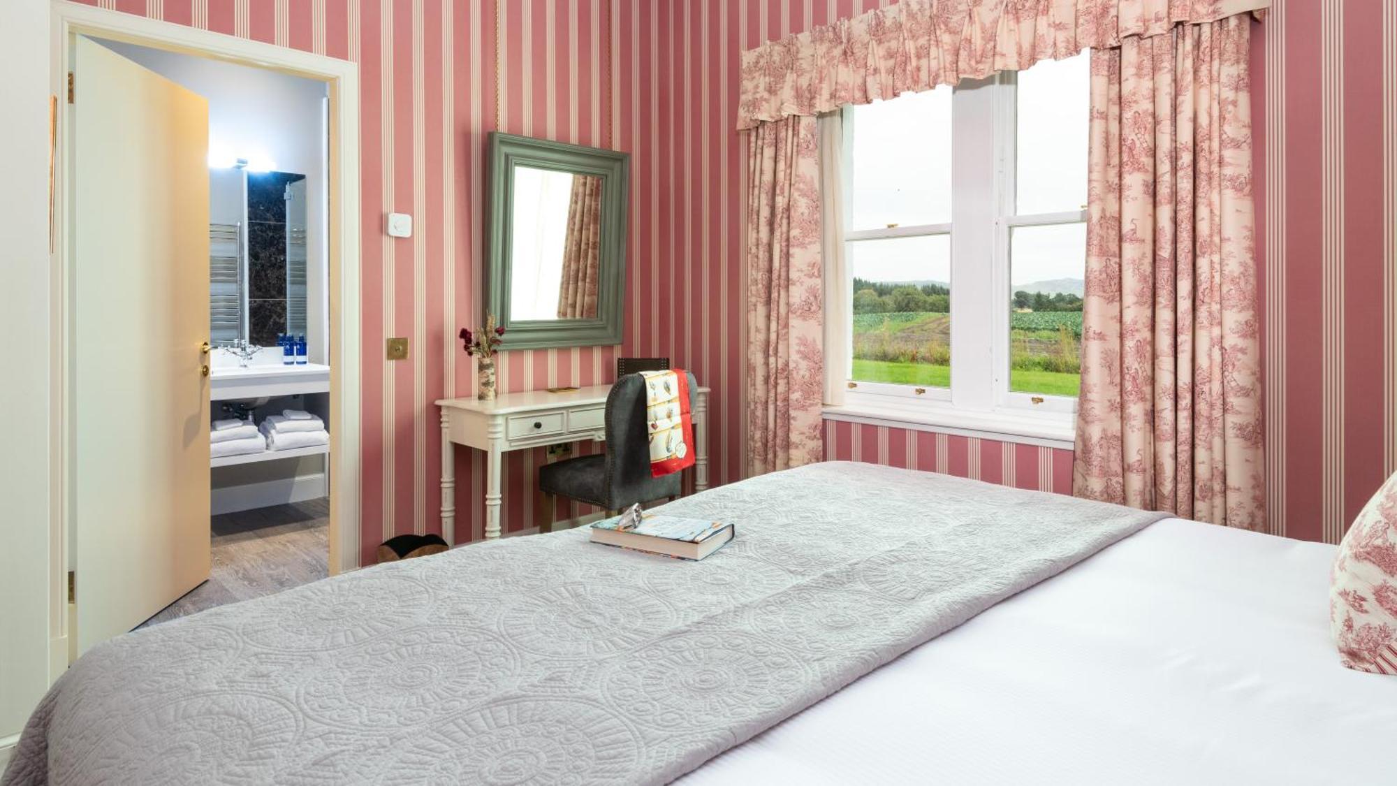 Meikleour Arms Hotel & Restaurant 外观 照片