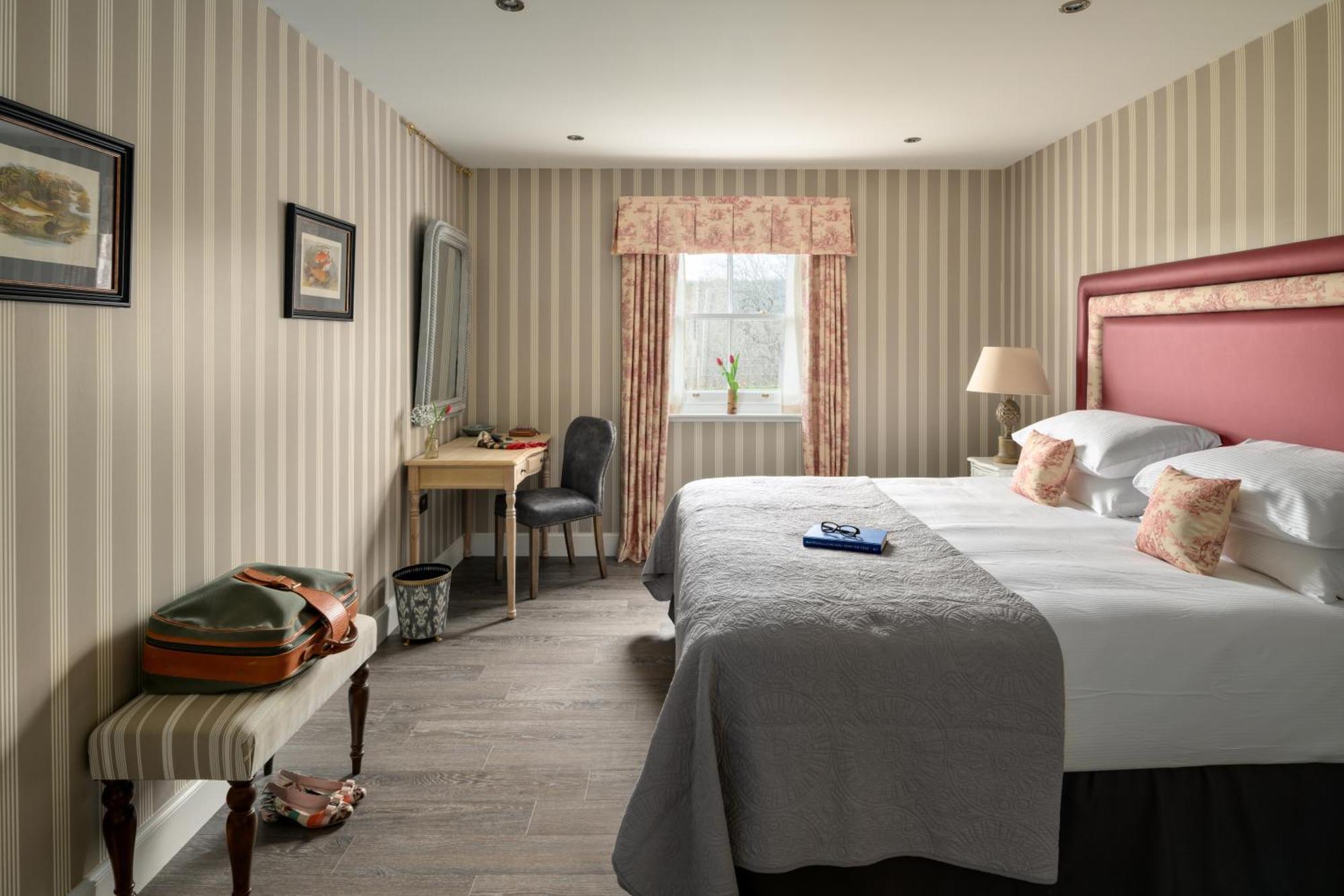 Meikleour Arms Hotel & Restaurant 外观 照片